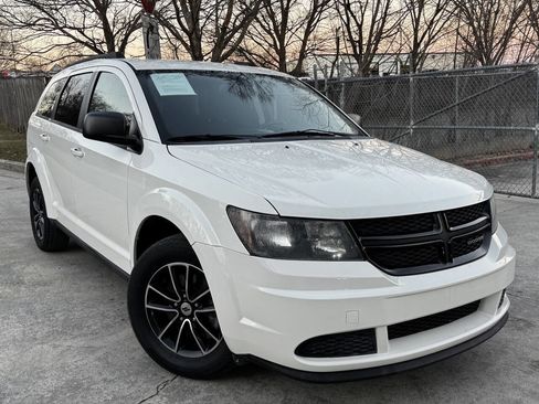 Used 2018 Dodge Journey SE w/ Connectivity Group image 3