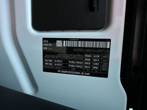 Used 2024 Mercedes-Benz Sprinter 2500 image 60