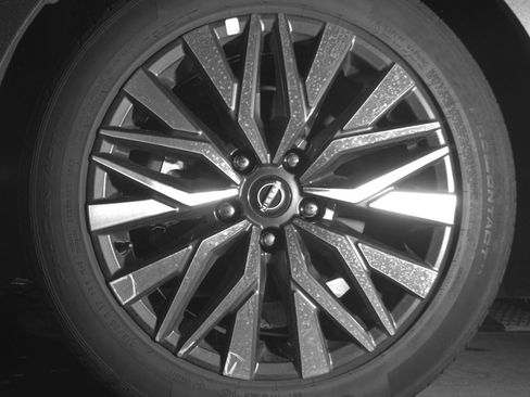 Used 2025 Nissan Altima 2.5 SV FWD image 12