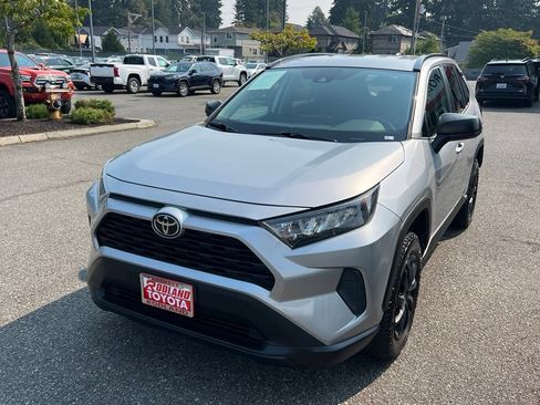 Used 2020 Toyota RAV4 LE AWD/4WD image 4