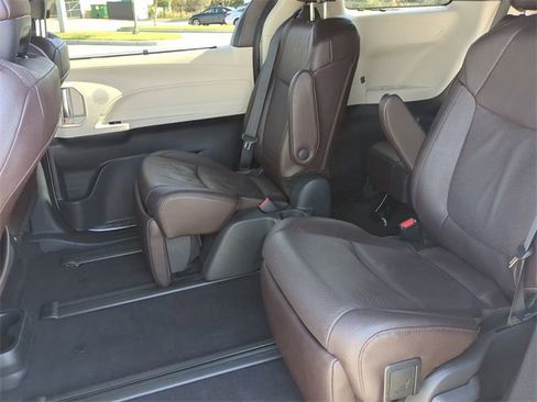 Certified 2023 Toyota Sienna Platinum image 14