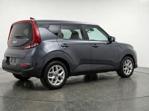 Used 2025 Kia Soul LX w/ LX Technology Package FWD image 9