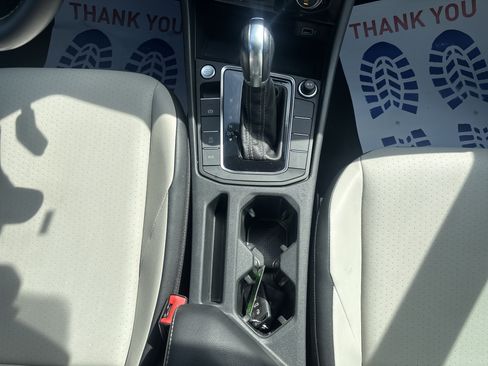Used 2019 Volkswagen Jetta R-Line FWD image 9