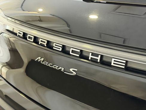 Certified 2024 Porsche Macan S AWD/4WD image 25
