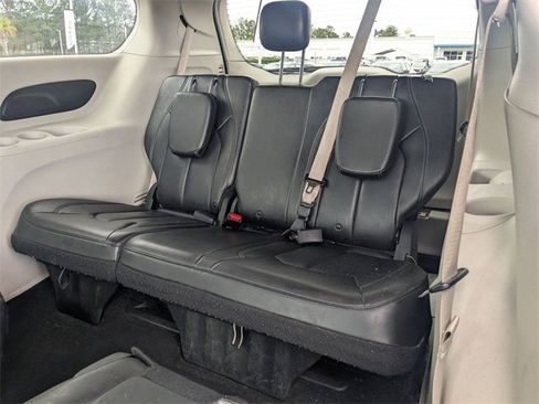 Used 2021 Chrysler Voyager Lxi image 25