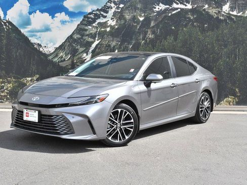 Used 2025 Toyota Camry XLE w/ Premium Plus Package image 6