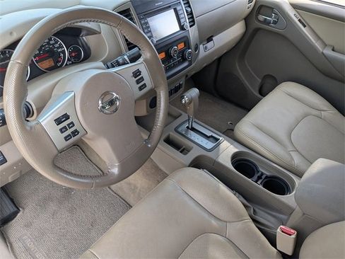 Used 2014 Nissan Frontier SL w/ SL Moonroof Package image 29