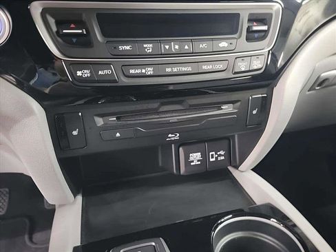 Used 2022 Honda Pilot Touring image 13