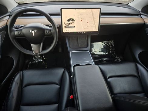 Used 2022 Tesla Model Y Long Range image 13