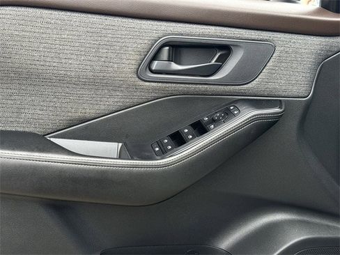 Used 2022 Nissan Rogue S image 25