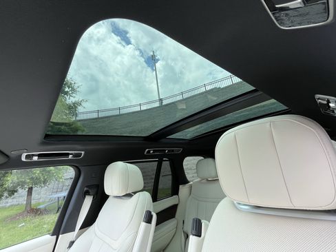 Certified 2025 Land Rover Range Rover SE AWD/4WD image 27