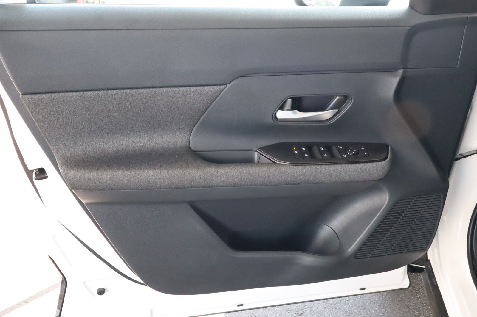 Used 2025 Nissan Kicks SV FWD image 18