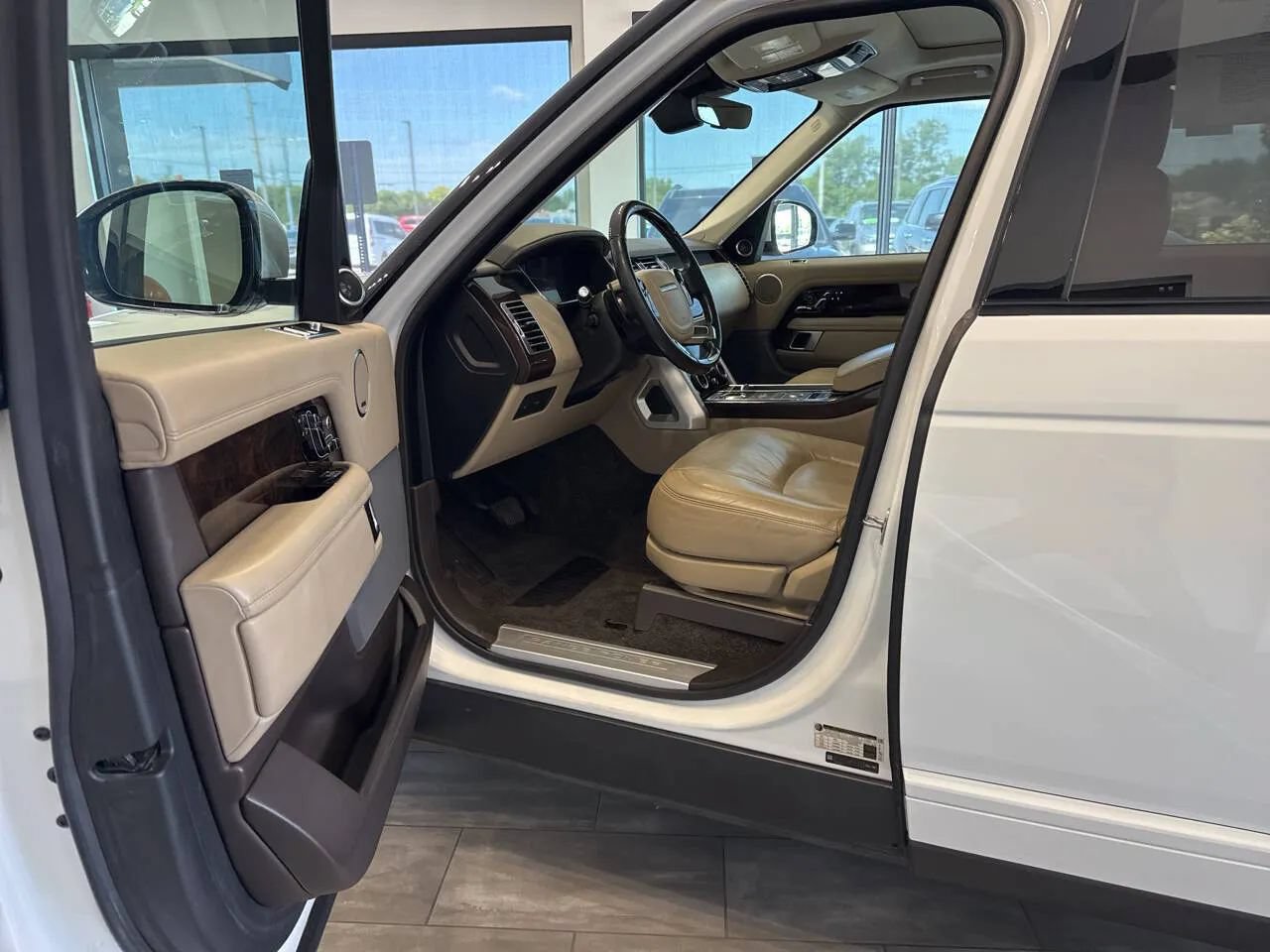 Used 2018 Land Rover Range Rover HSE AWD/4WD image 17