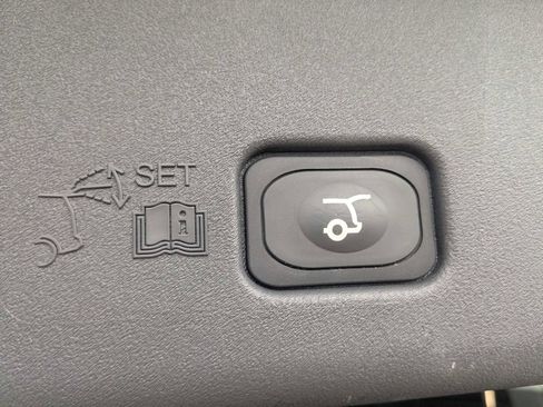 Used 2025 Lincoln Nautilus Premier AWD/4WD image 14