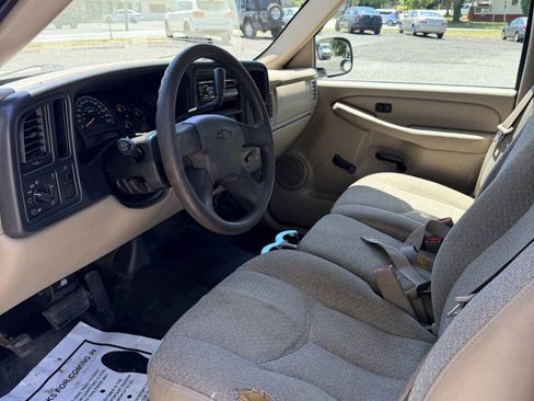 Used 2004 Chevrolet Silverado 1500 W/T RWD image 9