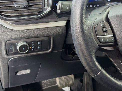 Used 2020 Ford Explorer XLT w/ Equipment Group 202A AWD/4WD image 17