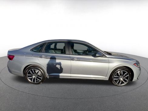 Used 2025 Volkswagen Jetta SE image 16