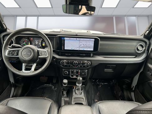 Used 2024 Jeep Wrangler Unlimited Sahara w/ Technology Group AWD/4WD image 20