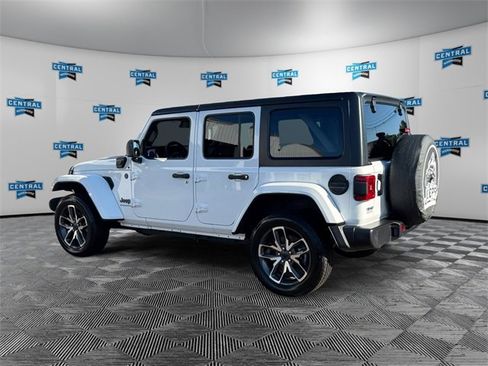 Used 2024 Jeep Wrangler Unlimited w/ Convenience Group image 4