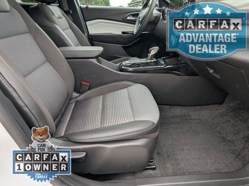 Certified 2025 Chevrolet Trax LT FWD image 19