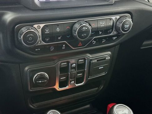 Used 2021 Jeep Wrangler Unlimited Sahara AWD/4WD image 18