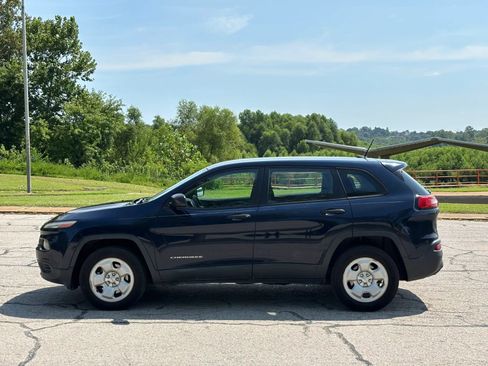 Used 2016 Jeep Cherokee Sport AWD/4WD image 8