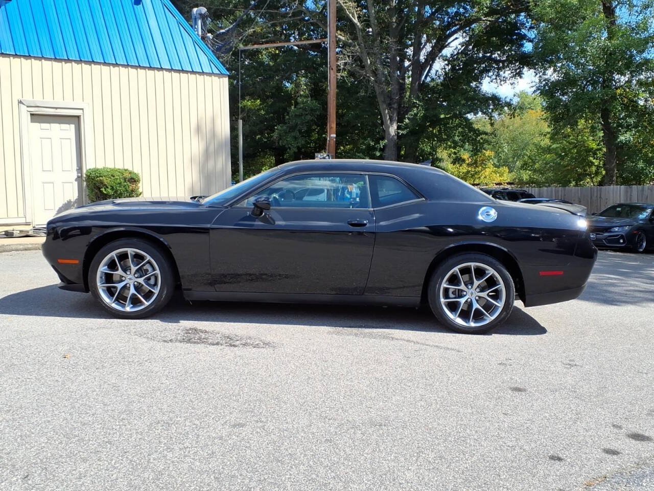 Used 2021 Dodge Challenger SXT w/ Plus Package RWD image 7