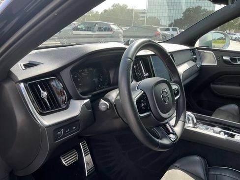 Used 2018 Volvo XC60 T8 R-Design w/ Convenience Package AWD/4WD image 16