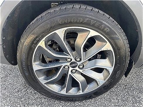 Used 2022 Lincoln Nautilus Reserve w/ Equipment Group 201A image 16