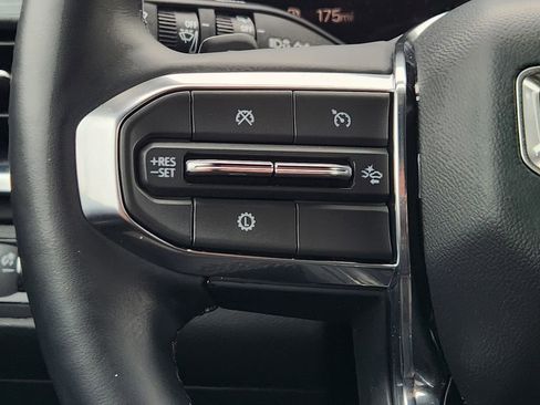 Used 2025 GMC Acadia Elevation image 27