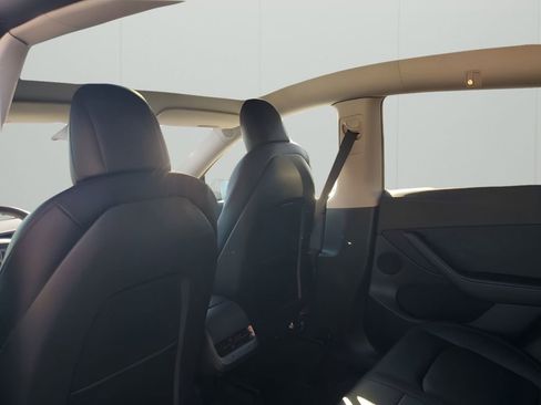 Used 2021 Tesla Model Y Long Range image 16