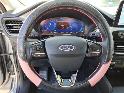 Used 2022 Ford Escape SEL w/ Technology Package image 15