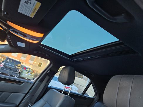 Used 2010 Mercedes-Benz E 550 4MATIC Sedan image 14