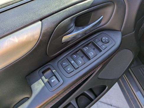 Used 2020 Dodge Grand Caravan GT image 12