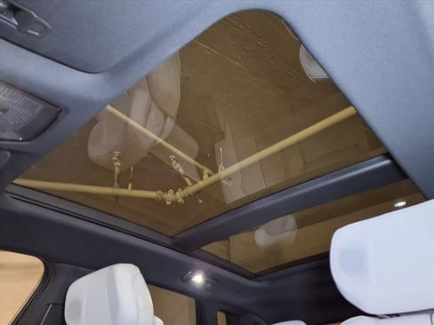 Certified 2024 Cadillac Lyriq Luxury image 25