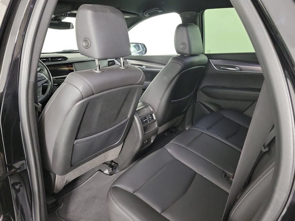 Certified 2023 Cadillac XT5 Luxury FWD image 12