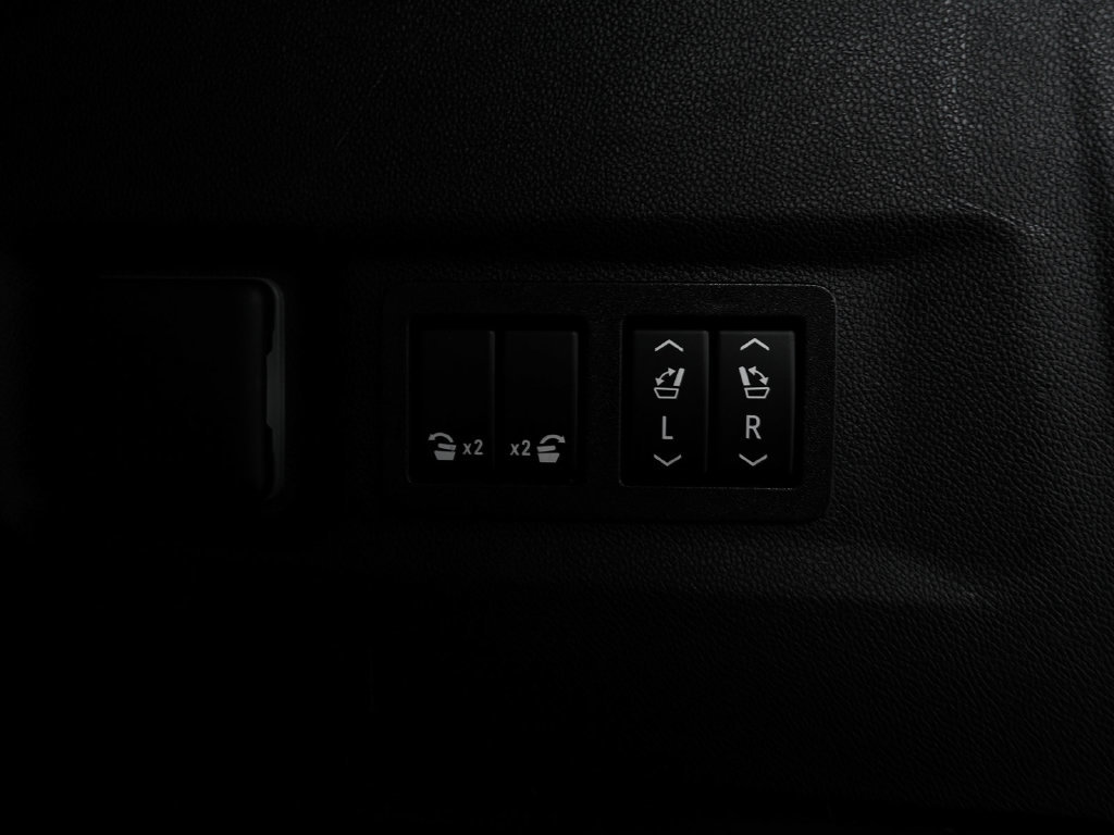 Used 2022 GMC Yukon XL Denali AWD/4WD image 44