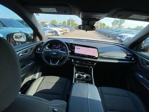 Used 2024 Chevrolet Traverse LT FWD image 23