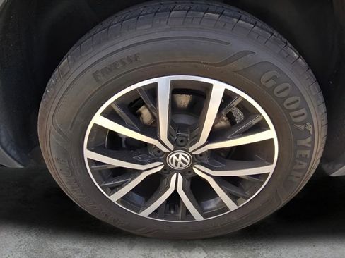 Used 2021 Volkswagen Tiguan SE w/ Panoramic Sunroof Package image 30