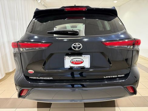 Used 2023 Toyota Highlander Limited image 4