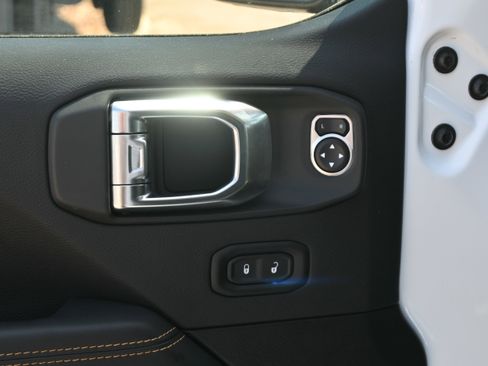 Used 2025 Jeep Wrangler Sahara w/ Safety Group image 28