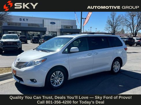 Used 2017 Toyota Sienna XLE w/ XLE Navigation Package image 1