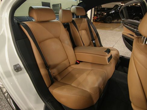 Used 2015 BMW 740Ld xDrive AWD/4WD image 26