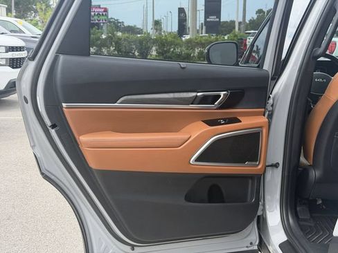 Used 2025 Kia Telluride AWD image 36