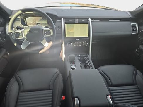New 2026 Land Rover Discovery S image 9