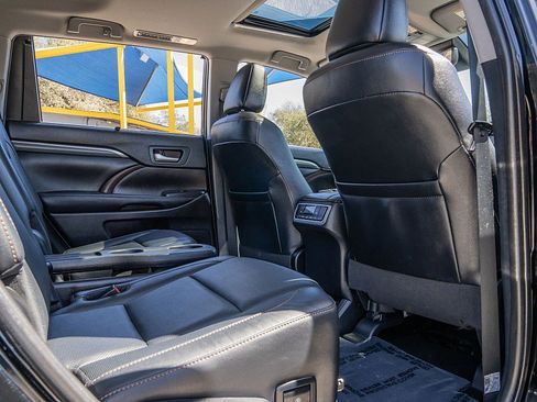 Used 2019 Toyota Highlander Limited image 21