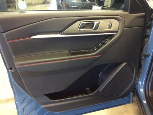 Used 2025 Ford Explorer ST-Line image 13