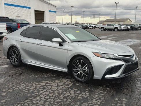 Used 2024 Toyota Camry SE image 2