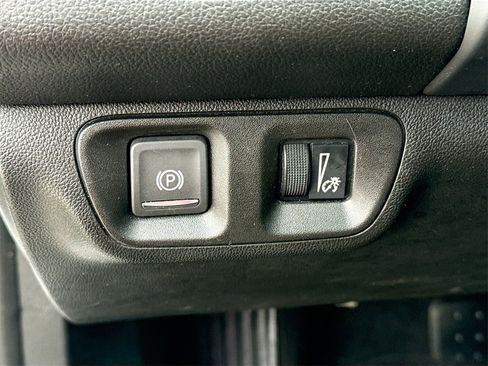 Used 2021 GMC Acadia SLE image 11