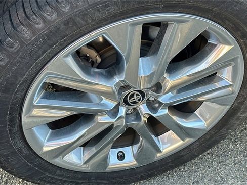 Used 2020 Toyota Highlander Limited image 8